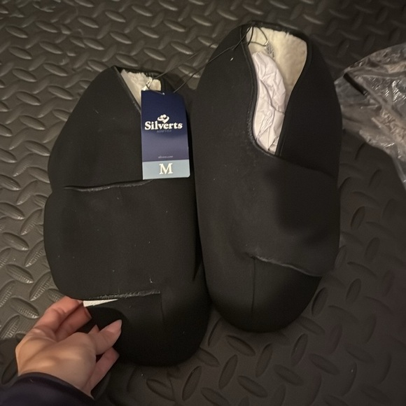 Silverts • NWT Deep And Wide Diabetic Bootie Slipper RW1 - Picture 6 of 6